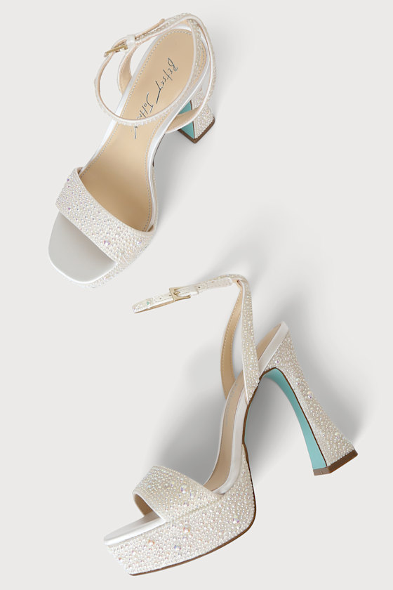 ★Betsey Johnson★K‐POPアイドル愛用★ANGEL★サンダル Betsey Johnson Women's Apolo Heeled Sandal | eBay