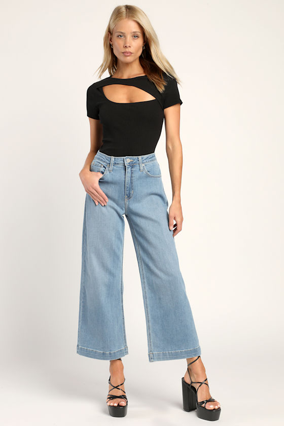 Light Wash Denim Jeans - Wide-Leg 