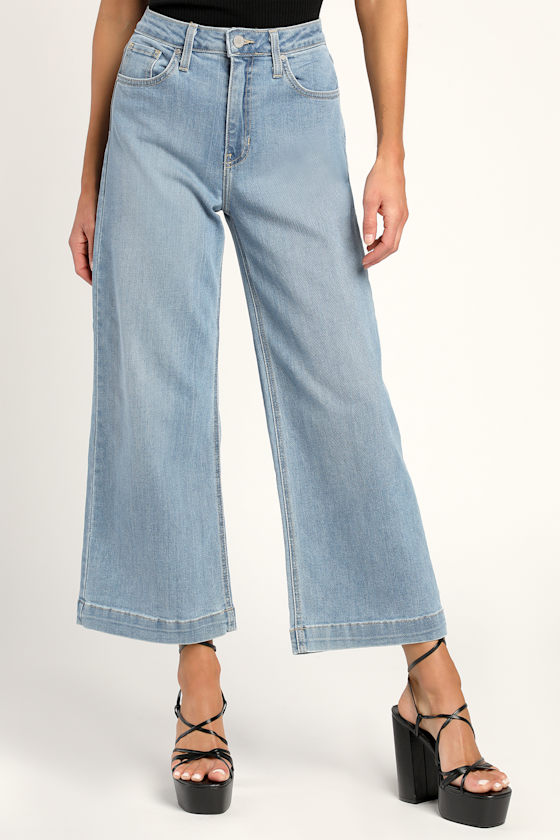 Light Wash Denim Jeans - Wide-Leg 
