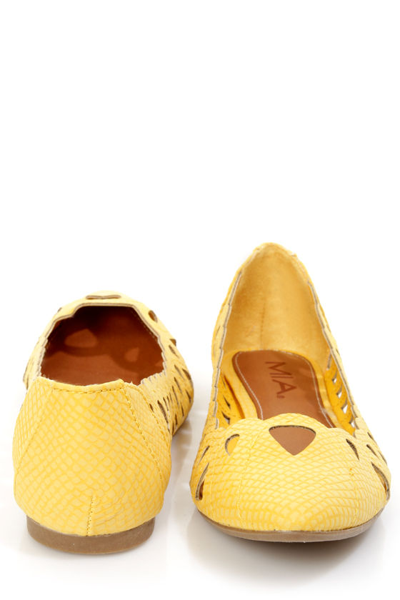 mia pointed flats