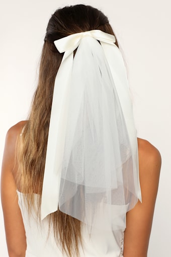 Aisle Style Ivory Satin Bow Hair Clip Mini Veil 3