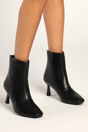 Deandraa Black Ankle Boots