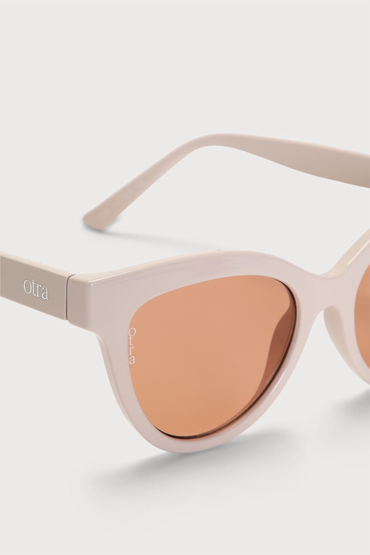OTRA Lola Sunglasses - Cat-Eye Sunglasses - Ivory Sunglasses  display picture 1
