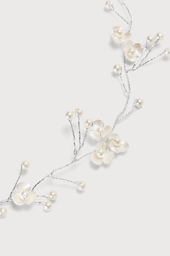 Dear and Darling Silver Pearl Flower Headband 2