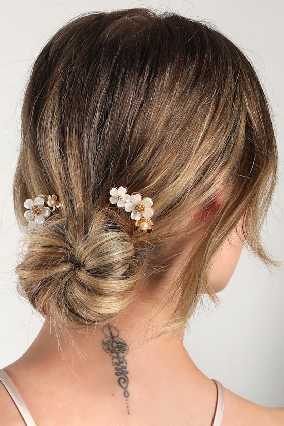 Romance Blossoms Gold and White Floral Hair Comb Set 1