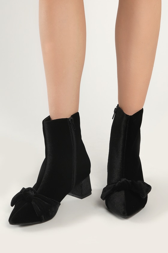 Lulus Femmie Black Velvet Pointed-toe Bow Booties