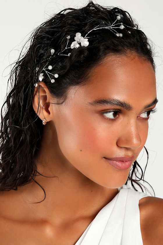 Dear and Darling Silver Pearl Flower Headband 3