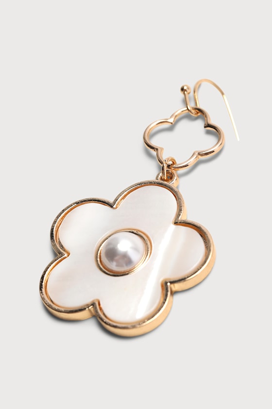 Peak Bloom Pearl and Gold Flower Earrings 2