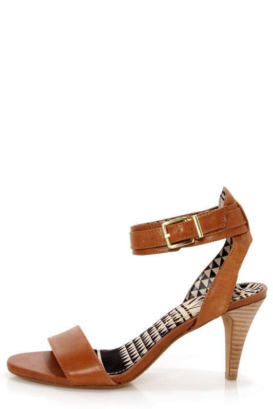 jessica simpson cognac heels