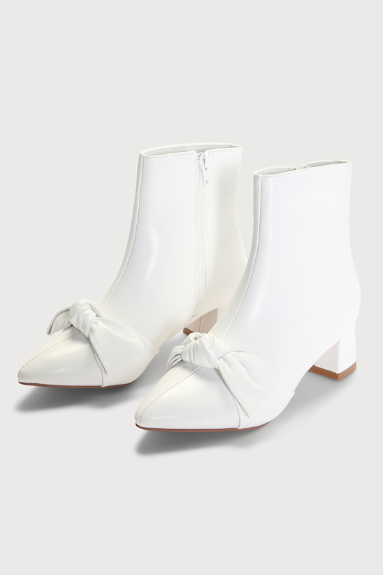 Femmie White Pointed-Toe Bow Booties 2