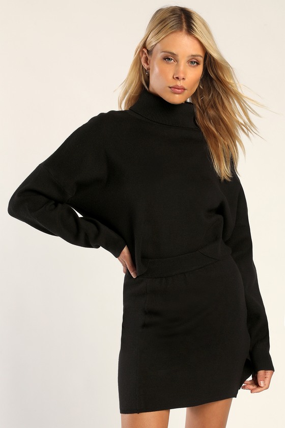 Black turtleneck sweaterdark green midi skirtblack tightsgreen checked  pumpsblack tweed be  Midi skirt outfit winter Green skirt outfits  Winter skirt outfit