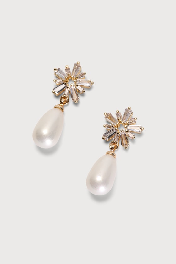 Lulus Pearl-fectly Pretty Gold Rhinestone Pearl Drop Earrings