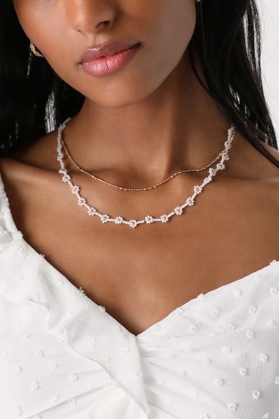 Beaded Daisy Necklace (White) – Love Stylize