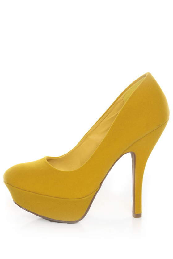 Bamboo Dash 02N Yellow Suede Platform Pumps