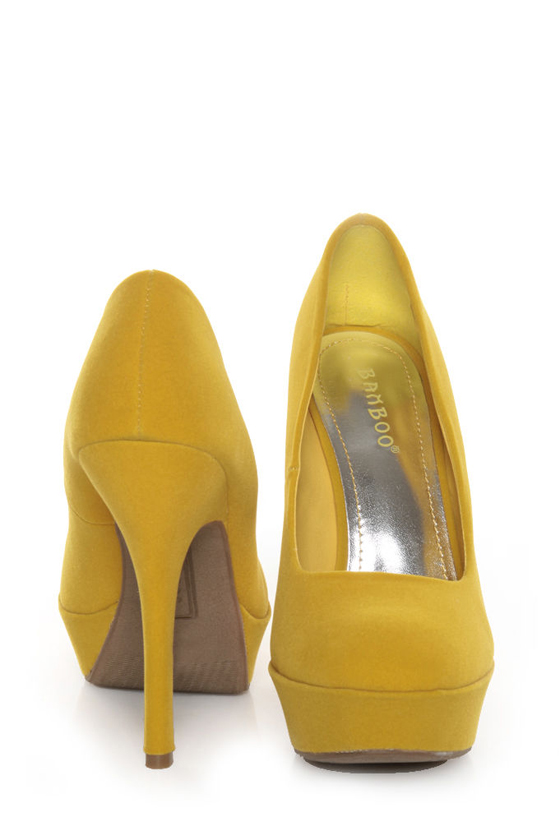 Bamboo Dash 02N Yellow Suede Platform Pumps