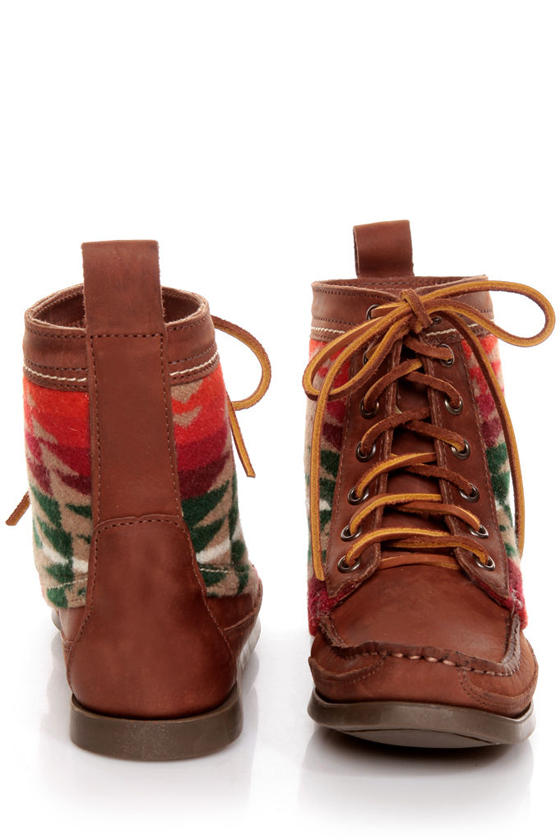 2568 Samosa Brown Pendleton Wool Southwest Print Lace-Up Boots