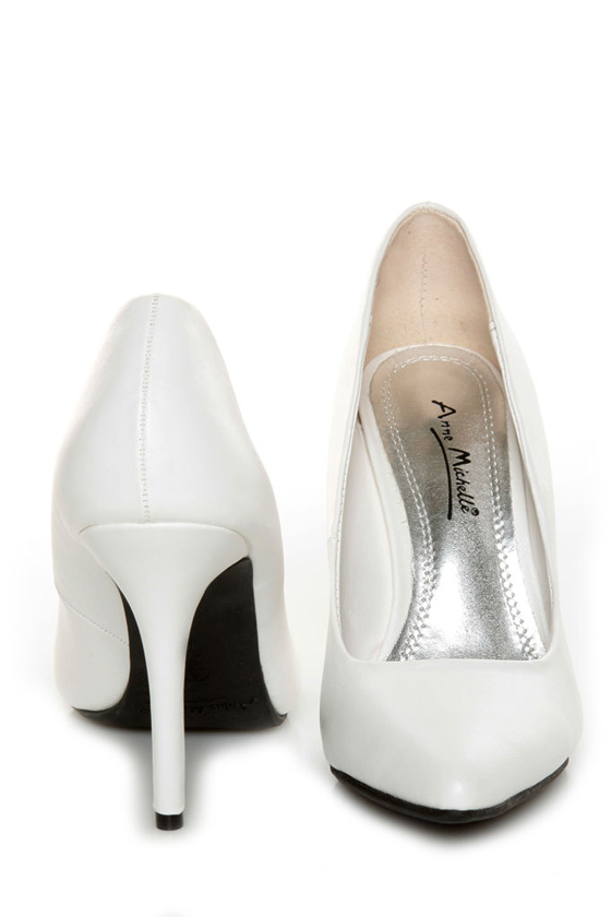 Anne Michelle Momentum 06 White Pointy Toe Pumps