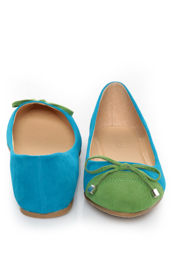 Bamboo Jump 30 Turquoise and Green Cap-Toe Pointed Flats