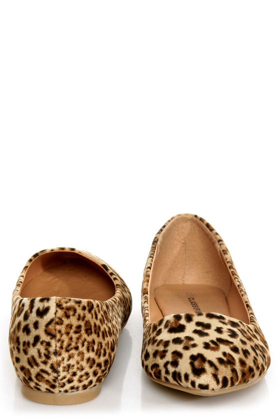 City Classified Sadler Tan Cheetah Pointed Flats