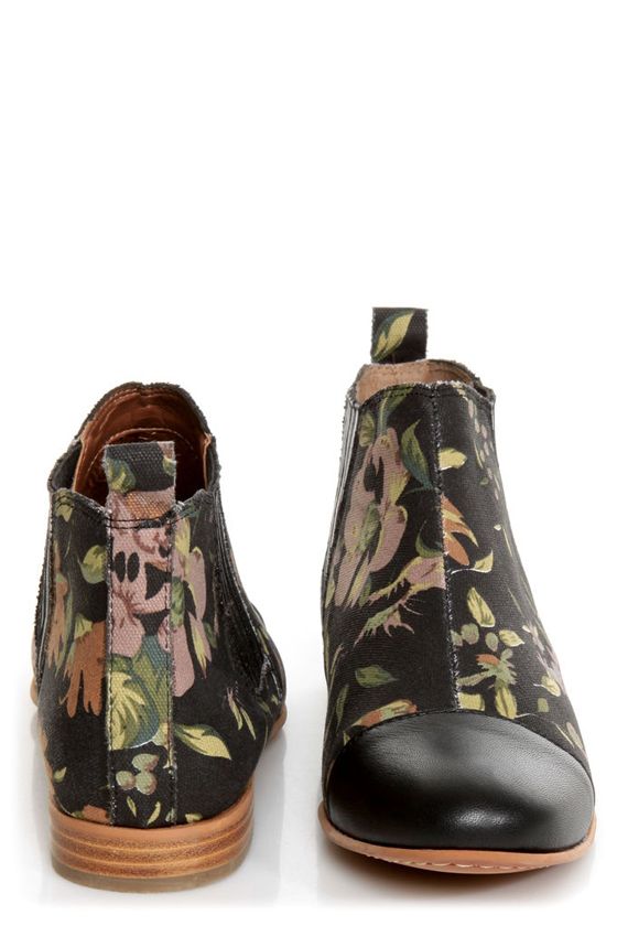 Matiko Jasper Rose Print Cap-Toe Chelsea Boots