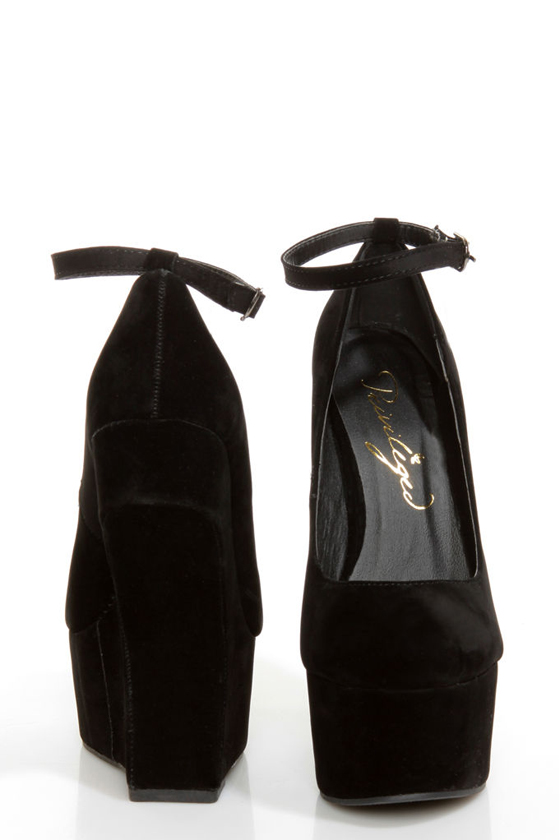 Privileged Riio Black Closed Toe Heelless Platforms