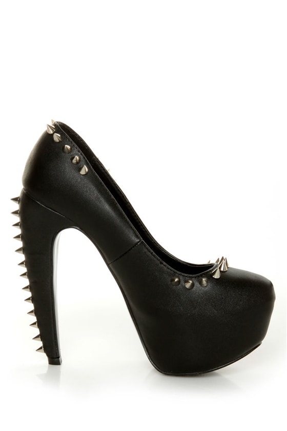 spiked platform pumps