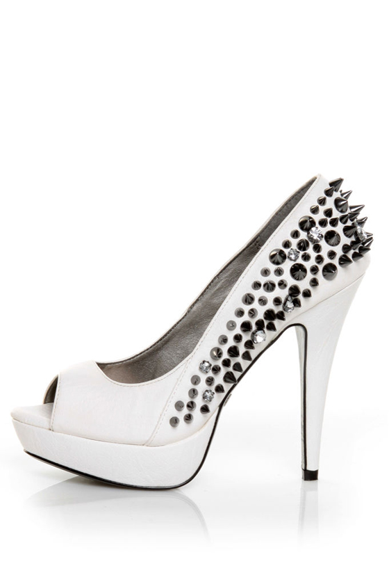 Qupid Luxe Brulee White Snake Spikes & Stones Peep Toe Pumps