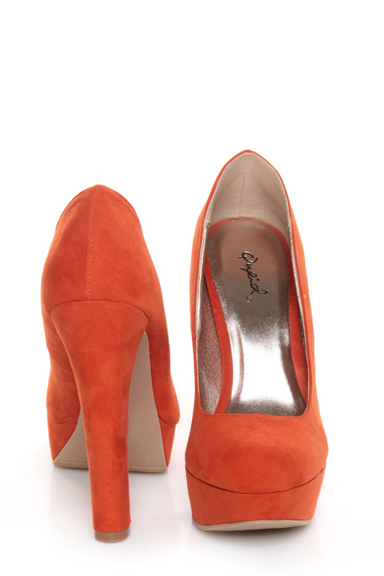 Qupid Marc 01 Orange Suede Platform Pumps