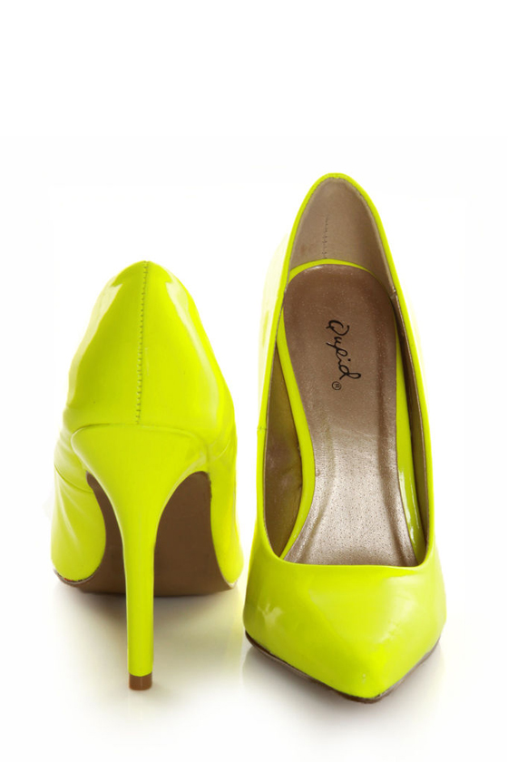 Qupid Potion 01 Neon Yellow Patent Pointed Pumps