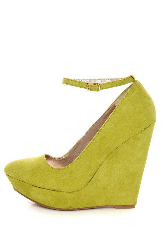 Qupid Pulse 02 Lime Suede Pointy Toe Platform Wedges