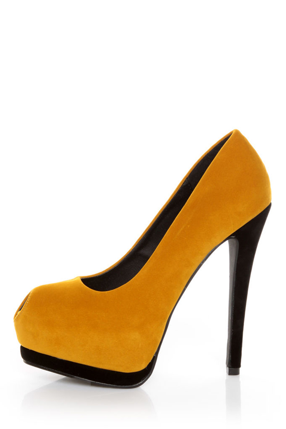 Qupid Tatum 44 Mustard Keyhole Peep Toe Platform Pumps