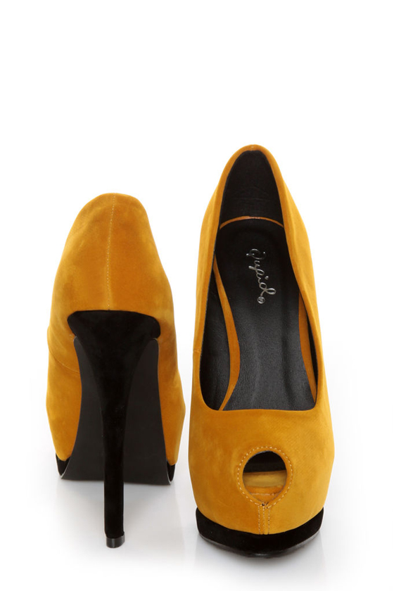 Qupid Tatum 44 Mustard Keyhole Peep Toe Platform Pumps