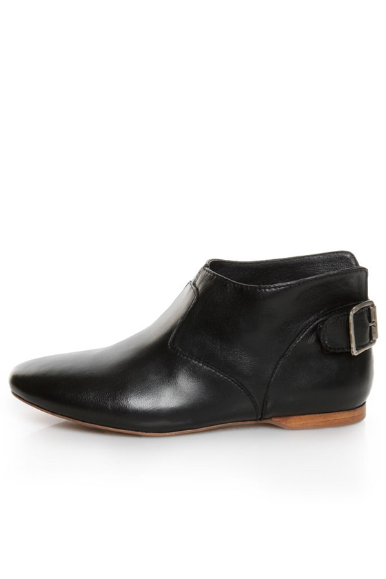 Report Georgiana Black Leather Belted Ankle Boots
