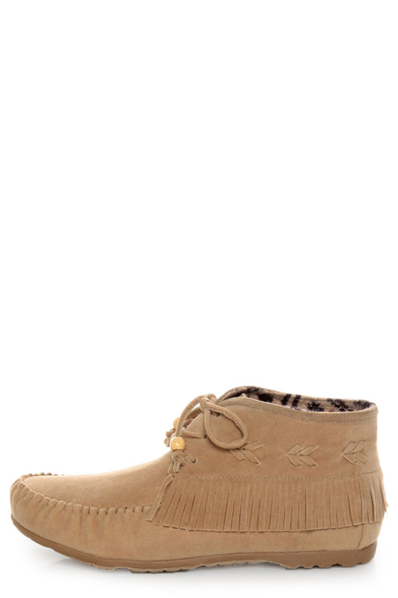 Diva Lounge Tribute 10 Natural Fringe Moccasin Booties