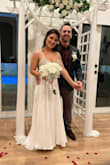 El vestido es hermoso, solo tuve que cortar un poco de largo, pero es realmente hermoso & recibí muchos elogios en mi boda..Muchas gracias Lulus. - Yuliana D.