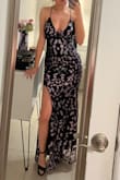loved it, the straps help the dress to mold into your body shape - Gabriela D.
