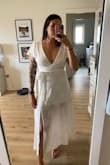 Fits perfectly and will be perfect for my engagement photos! - Claire M.