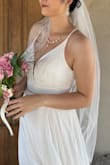 Great to wear for bridal photoshoots and at a reasonable price, I really like it. - Lin C.