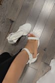 the material is good, it looks elegant but honestly, it is not comfortable, the foot slides forward - Yosilania V.