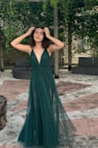 it is perfect for my daughter, she wore it for a wedding, simple, beautiful and very comfortable - Aylem P.