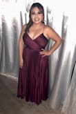 Elegant material looks beautiful one, only thing is I wish they put a different zipper it's not the best - Lucero A.