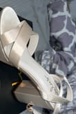 El servicio es el mejor. Me dejé llevar por por los cometarios y pedí size 10, no me sirvieron. Llame inmediatamente y me resolvieron. En realidad no corren grande, es justo la talla. Soy 10 depende de el estilo del calzado. Pero en este zapato soy 11. Son verdaderamente hermosas y super cómodas, estuve toda la boda con ellas. - Jeismarie Q.