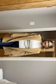 As mangas ficaram um pouco grandes para mim, e achei que seria um tecido mais grosso pra o inverno, mas ficou perfeito com um casaco por cima.
Foi a peça chave do natal. Amei como terceira peça do look. Belíssimo! - Lorrayne L.