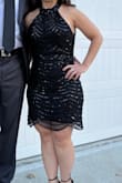 the dress is very beautiful and delicate, identical to the image - Leyre C.