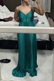 It is very simple but elegant, the color is even better in person and it's perfect for a day wedding, loved it - Brizza L.