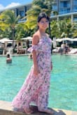 The fabric is smooth and light. Look bulky but light. It's perfect for a vacation at the beach - Nhi L.