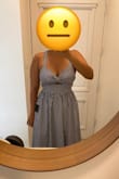 El vestido es bonito, pero la hechura es extraña y desfavorece a mi figura curvilínea.

1. Puse que el vestido corre grande porque los tirantes me quedaron muy flojos y tendré que ajustarlo para que me quede mejor. 
2. La parte que esta entre la parte justo debajo de los senos y justo el inicio de la falda (que pareciera la cinta del vestido) tiene un error en la costura, lo que hace que la caída del vestido y el corte en la cintura sea extraño. Amo los vestidos en corte A porque me favorecen mucho y hacen que se me destaque mi forma curvilínea, pero en este caso el vestido no tiene buena caída.
3. La tela es de buena calidad y me gusta que tiene forro y aun así se siente ligero. 

Me salió en 25usd en especial, por el precio no me quejo, pero tampoco es un vestido que me mate y tampoco se si valga mucho la pena pagar para un arreglo, pero no puedo devolverlo porque lo compre en final sale, asi que hare el esfuerzo de arreglarlo. - Laura C.
