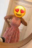 La verdad es que este vestido me preocupaba un poco por su tela transparente sobre el forro y la verdad es que supero mis expectativas. En los otros comentarios dice que la falda es muy pomposa, la verdad que me encanta que sea asi, creo que es cuestión de gusto. Como vino arrugado no se aprecia muy bien en la foto, pero cuando lo tenga bien planchado se que sera mucho mas hermoso. La espalda me encanto y el lazo grande detrás le da un toque suuuuuper bonito. No puedo esperar para utilizarlo en un boda! :) - Laura C.