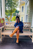 This boots are a must-have this fall. They are absolutely gorgeous, people stop me to ask where I got them. They are very easy to combine, go with any color. They make a little bit of sound while walking, but if you are used to high heels, it's a familiar sound.
I'm in love! - Amor D.