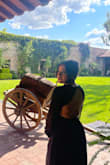 El vestido es hermoso y llego de acuerdo al tiempo acordado. Lo use pasa una boda y recibí varios cumplidos. La única observación sería que viene muy largo, por lo que en mi caso tuve que cortarlo pero, sin duda lo recomiendo. - Samantha H.